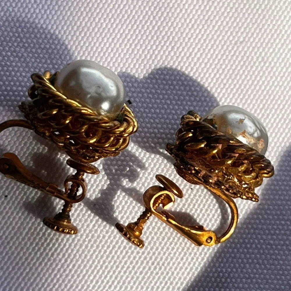 Miriam Haskell | Signed Vintage Pearl Clip screw  On Earrings - Very Rare …